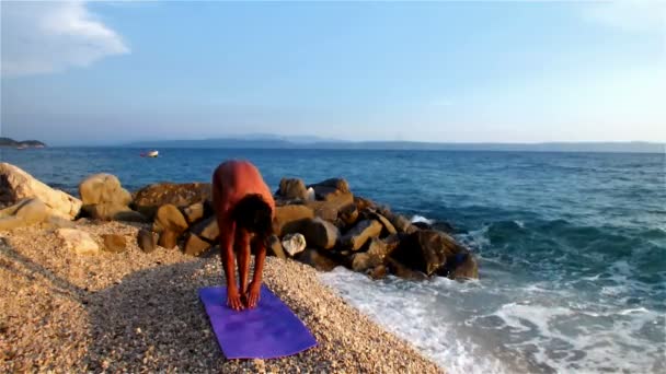 Instrutor de Yoga — Vídeo de Stock