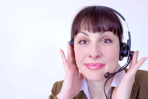 Retrato de operador de call center bonito no trabalho — Fotografia de Stock