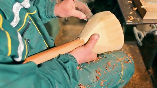 Creación de instrumentos musicales folclóricos — Vídeos de Stock