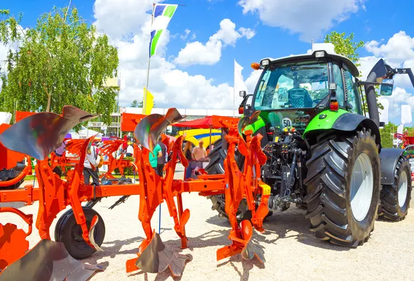 Grüne Traktoren — Stockfoto