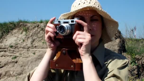 Young woman photograph — Stock Video