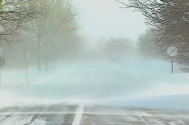 Snowdrifts yol