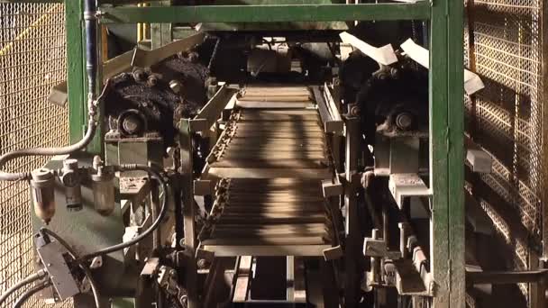 Машина Виготовлення Черепиці Виробнича Лінія Сучасного Заводу Виготовлення Керамічної Плитки — стокове відео