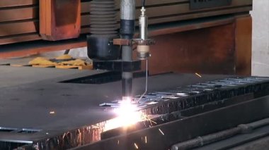  Lazer levha metal kesme makinesi; metal endüstrisinde lazer levha metal kesme makinesi