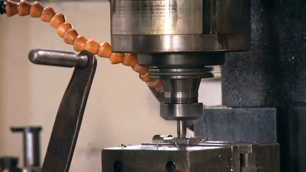 工业钻机 用水平钻机钻金属型材 — 图库视频影像