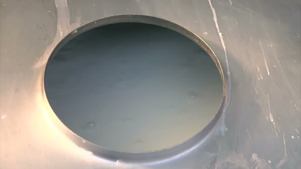 Buzdolabında Inek Sütü Taze Inek Sütü Için Süt Soğutma Tankı — Stok video