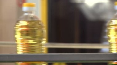 Şişe Ayçiçeği yağı; rafine ayçiçeği yağı üretim fabrikası, bir üretim hattı.