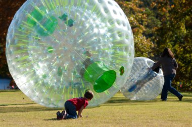 Aile zorbing Güz Festivali alır