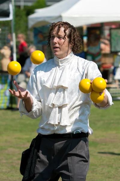 Juggler Performs At Spring Festival — Stock Photo, Image