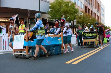 aptal yatak yarıştan önce yataklarına parading