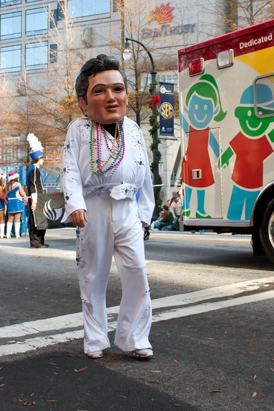 Elvis bobblehead charakter spacery w Atlancie parada Święta Bożego Narodzenia — Zdjęcie stockowe