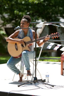 Bahar Şenliği kadın şarkıcı gerçekleştirir
