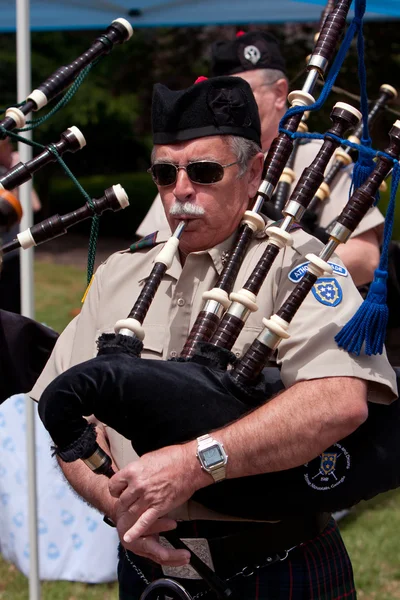 Man Plays Bagpipes To Open Spring Festival — Stock Photo, Image