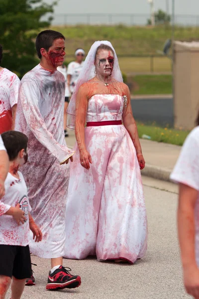 Bloody Zombie Bride Walks In Odd 5K Race — Stock Photo, Image