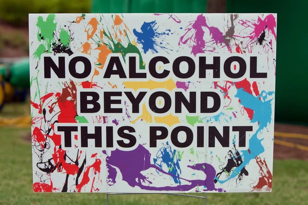 Σημάδι στο Φεστιβάλ προειδοποιεί "ΟΧΙ αλκοόλ πέρα από αυτό το σημείο" — Φωτογραφία Αρχείου