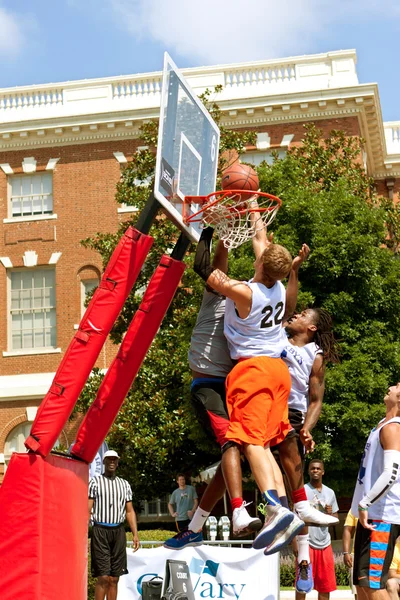 Men Fight For Ball Above Rim In Street Basketball Tournament — Stock Photo, Image