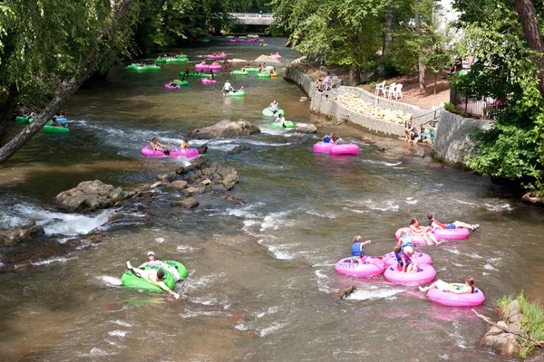 People Enjoy Tubing Down North Georgia River — Stock Photo, Image