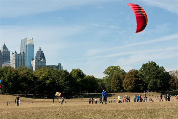 Woman Gets Kite Airborne At Autumn Festival — Stock Photo, Image