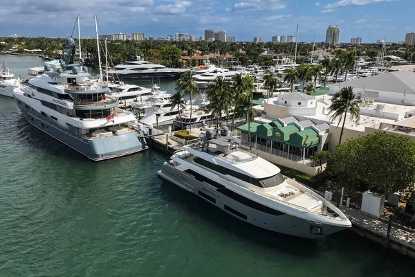 Fort Lauderdale Usa April Elevated View Показує Величезні Яхти Пристиковані — стокове фото