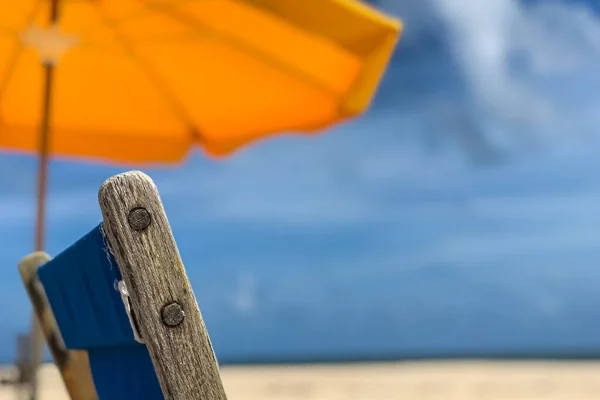 Closeup Wooden Deck Chair Yellow Beach Umbrella Convey Tranquil South — Stock Photo, Image