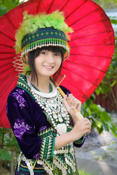 Cute asian young girl in beautiful hill tribe (HMONG) costume of northern thailand — Stock Photo, Image