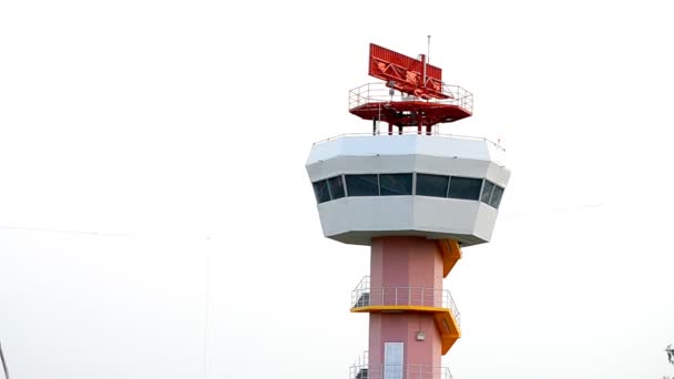 Radar communicatie toren vliegtuig — Stockvideo