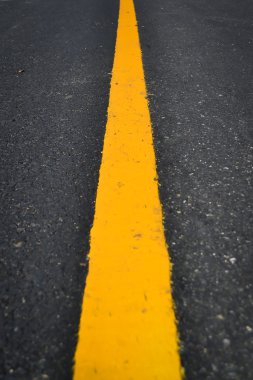 Yeni sarı çizginin yol doku
