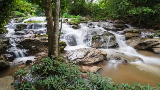 Tiempo lapso hermosa cascada — Vídeo de stock