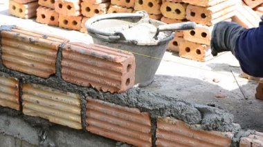 emek inşaat sahasına tuğla yapı