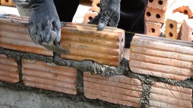 emek inşaat sahasına tuğla yapı