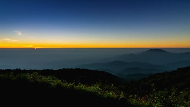 Tijd lapse zonsopgang op de vallei van thailand — Stockvideo