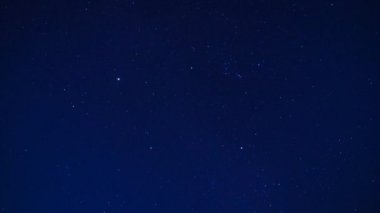 zaman sukut (normal gece gökyüzünde güzel yıldızlı hareketi)