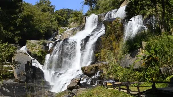 Maekang famous waterfall of inthanon national park, chiang mai, thailand (sound) — Stock Video