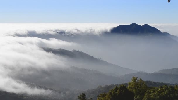 Para aliante galleggiare sulla bellissima valle (effetto ) — Video Stock