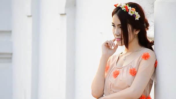 Cute asijské žena módní model portrét (slow motion) — Stock video