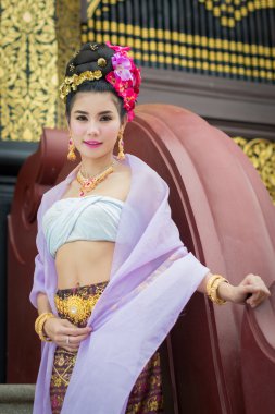Tayland Geleneksel Kostümlü Taylandlı Kadın
