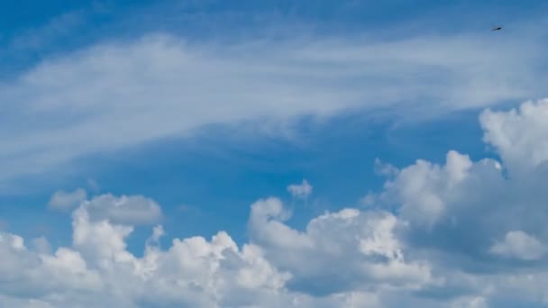 Tiempo lapso hermoso movimiento de nubes en el cielo — Vídeo de stock