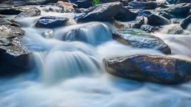 maeya şelale çağlayan ünlü chiangmai, Tayland, thailand (zaman atlamalı, pan çekim)