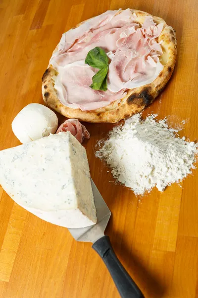 İtalyan pizzası.