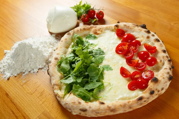 Italiaanse pizza — Stockfoto