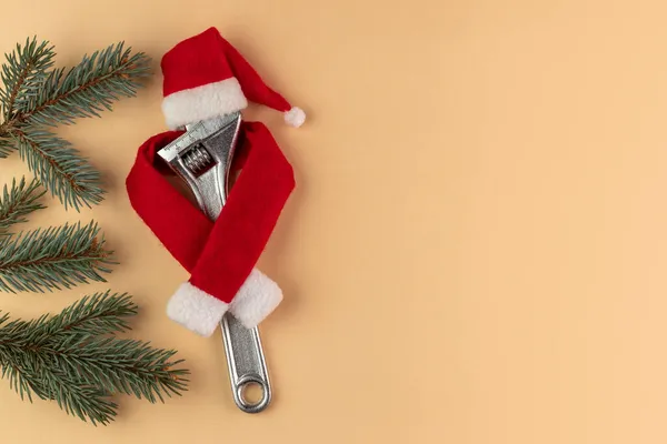 Nastavitelný Klíč Klobouku Santa Claus Béžovém Pozadí — Stock fotografie