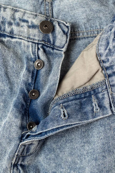 Offene Fliege Auf Einer Blauen Jeans Nahaufnahme — Stockfoto