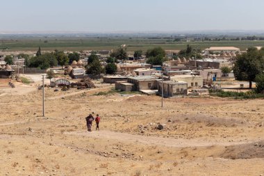 Harran, Türkiye - 6 Eylül 2021. Antik şehrin tepesinden bak.