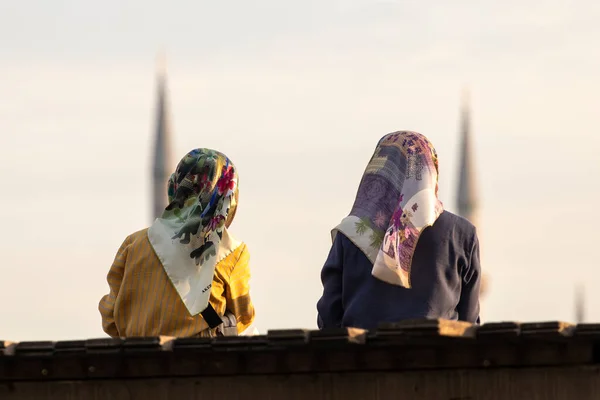 Istanbul Turkey September 2021 Turkish Women Headscarves Background Minarets — Stock Photo, Image