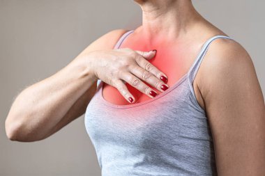 Öksürük bronşit zatürresi. Coronavirus konsepti. Dünya Astım Günü.