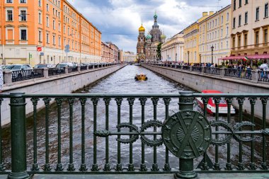St. Petersburg 'daki su kanalının granit seti. Rusya nehirleri ve St. Petersburg kanalları. Saint-Petersburg 'da. - Rusya. 1 Kasım 2021