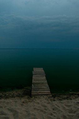 Volga Nehri 'nde ılık yaz günbatımı