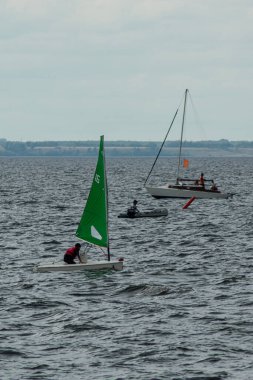 Volga Nehri 'nde çocuk yelkenli yarışı.