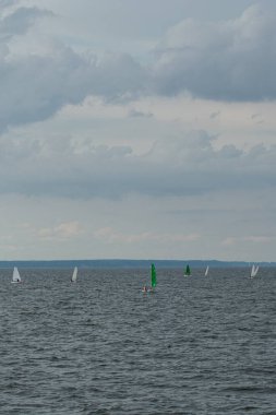 Volga Nehri 'nde çocuk yelkenli yarışı.