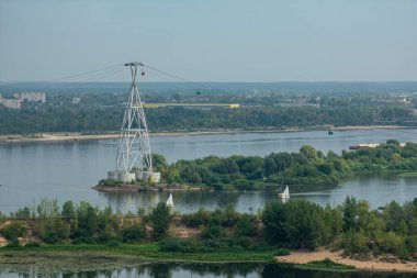 Volga Nehri 'nin karşısındaki teleferik.